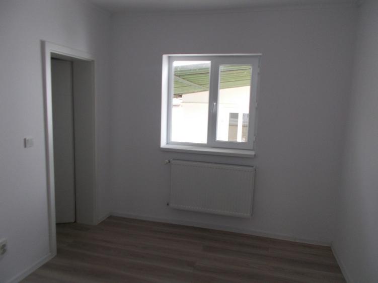 Duplex cu 4 camere cu Teren 235 Mp în Plopi