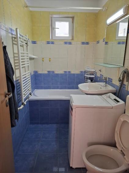 Apartament cu 3 camere semidecomandat, mobilat în Lujerului