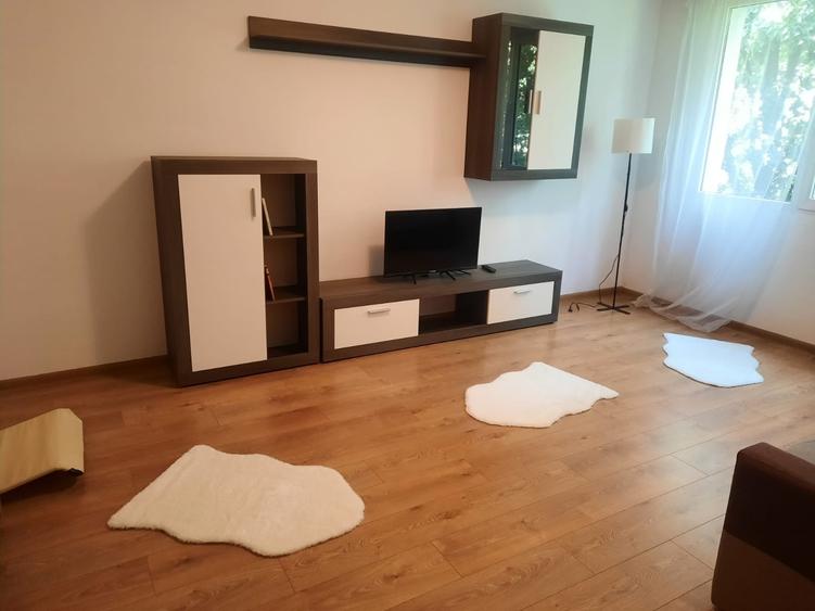 Apartament cu 3 camere decomandat în Drumul Taberei