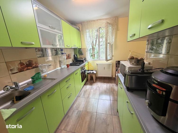 Apartament cu 4 camere decomandat în Central