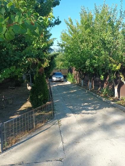 Casă cu Teren 1321 Mp în Nana
