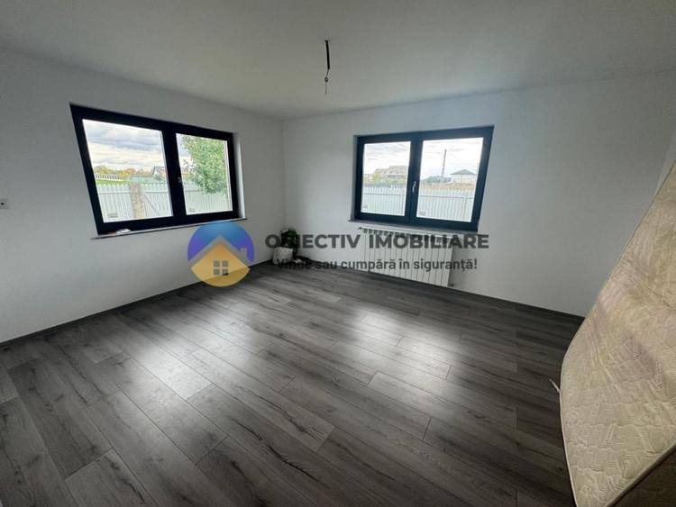 Casă cu 4 camere cu Teren 700 Mp în Dumbrava Roșie