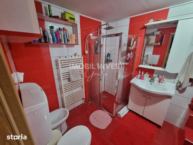 Casă cu 8 camere cu Teren 250 Mp în Central