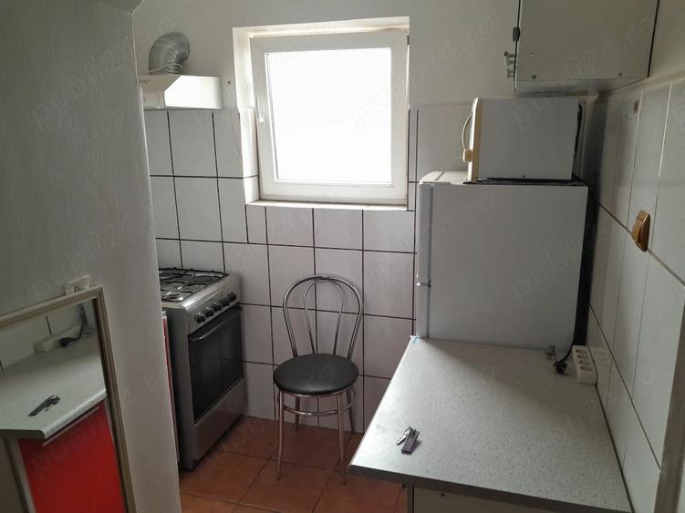 Garsonieră decomandată în 6 Vânători