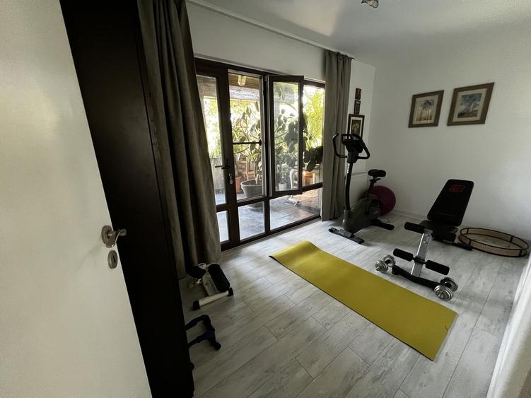 Casă cu 6 camere cu Teren 700 Mp în Corbeanca