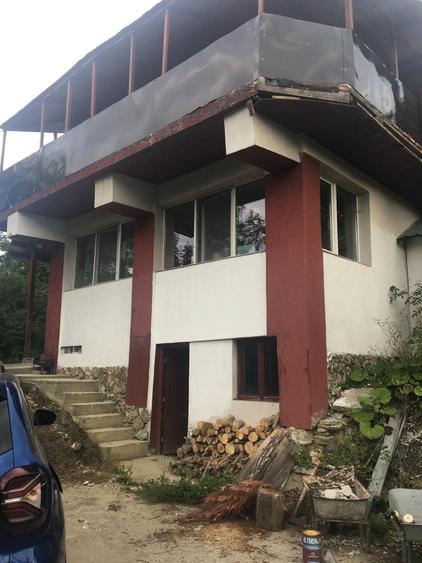 Casă cu 4 camere în Central