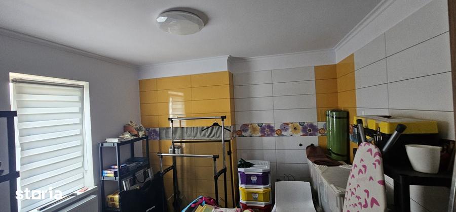 Casă cu 5 camere cu Teren 200 Mp în Central