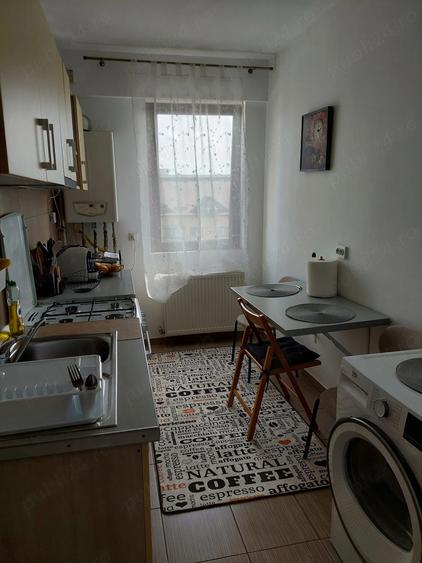 Apartament cu 2 camere decomandat în Roșu