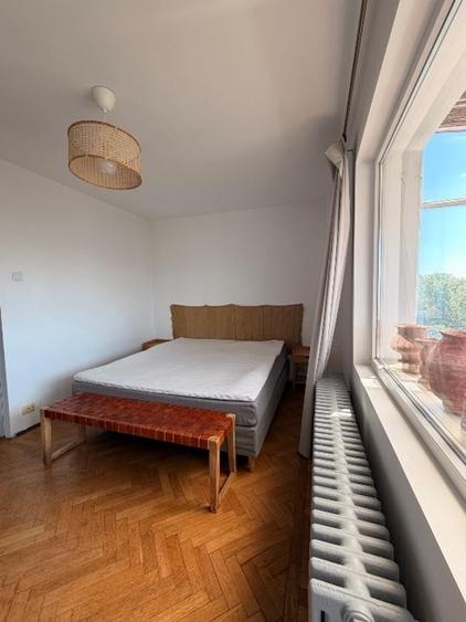Apartament cu 4 camere semidecomandat în P-ța Romană