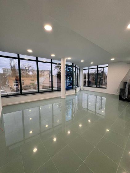 Spațiu comercial, de 340 mp, în Central