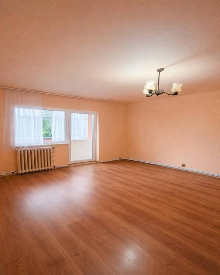Apartament cu 4 camere decomandat în Dâmbul Rotund