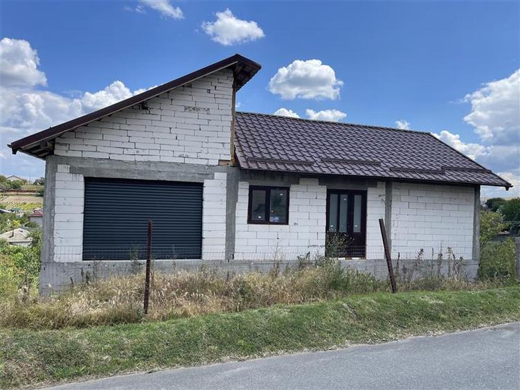 Casă individuală cu 4 camere cu Teren 1600 Mp în Malcoci