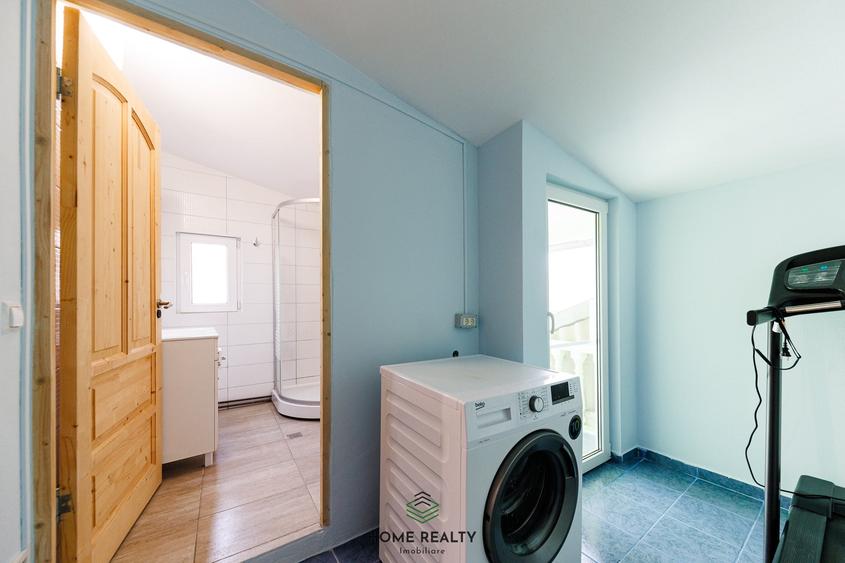Casă individuală cu 9 camere cu Teren 3763 Mp în Peciu Nou