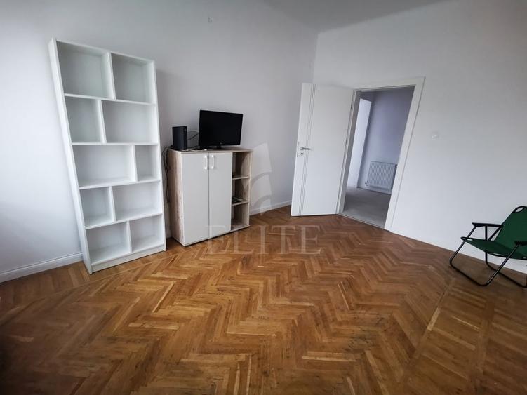 Apartament cu 2 camere decomandat, mobilat în Central