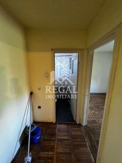Apartament cu 3 camere semidecomandat în Central