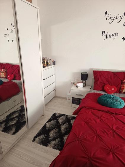 Apartament cu 4 camere semidecomandat în Obor