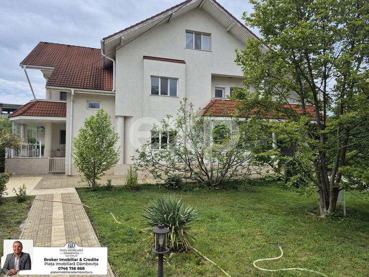 Casă individuală cu 10 camere cu Canalizare în Micro 6