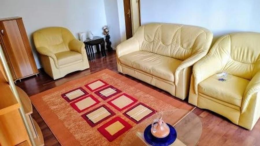 Apartament cu 3 camere decomandat în Răcădău