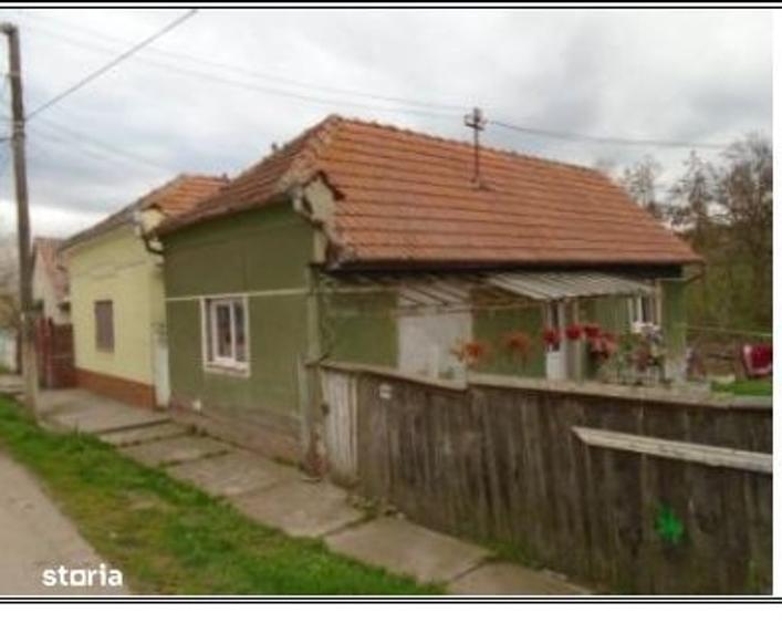 Casă cu 2 camere cu Teren 871 Mp în Central