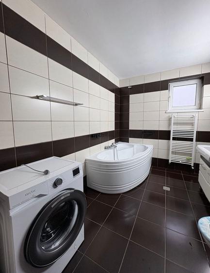 Apartament cu 3 camere decomandat, mobilat în Cetate