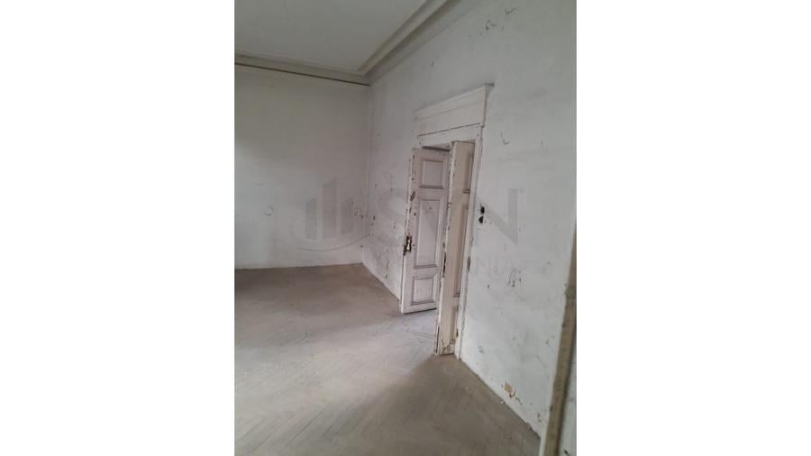 Casă individuală cu 17 camere cu Teren 566 Mp în P-ța Unirii