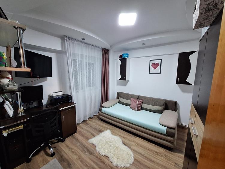 Apartament cu 3 camere nedecomandat în Central