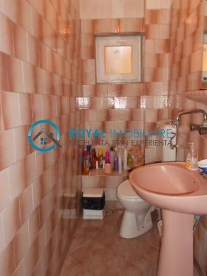 Casă individuală cu 9 camere cu Canalizare în Poștei - Bucov