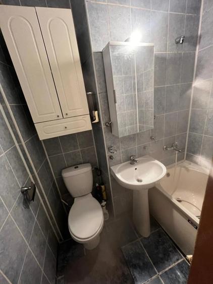 Apartament cu 3 camere semidecomandat în Alexandru cel Bun