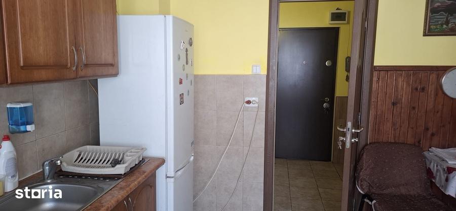 Apartament cu 3 camere decomandat în Dârste
