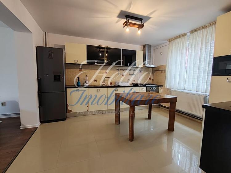 Duplex cu 4 camere cu Canalizare în Florești