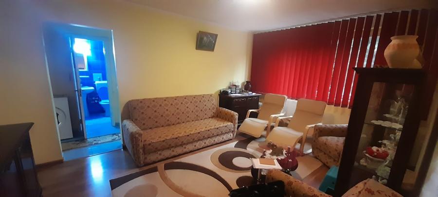 Apartament cu 3 camere semidecomandat în 1 Decembrie 1918