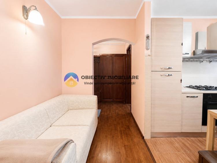 Apartament cu 3 camere semidecomandat, mobilat în Central