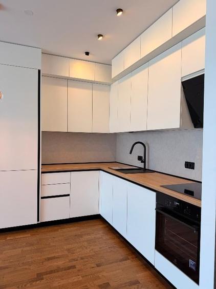 Apartament cu 3 camere semidecomandat în Băneasa