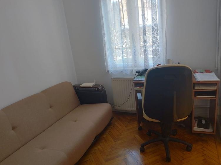 Apartament cu 3 camere decomandat în Gara de Nord