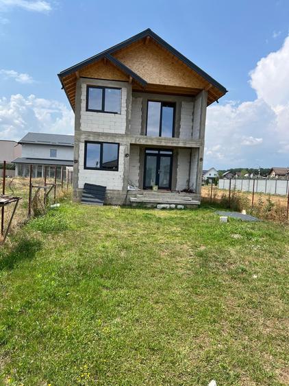 Casă individuală cu 4 camere cu Teren 360 Mp în Strejnicu
