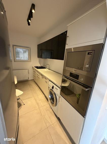 Apartament cu 3 camere decomandat, mobilat în Romană