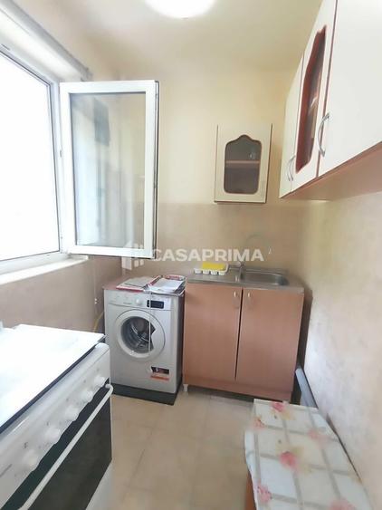 Garsonieră decomandată în Podu Roș