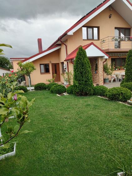 Casă cu 4 camere cu Teren 362 Mp în Malu Mare