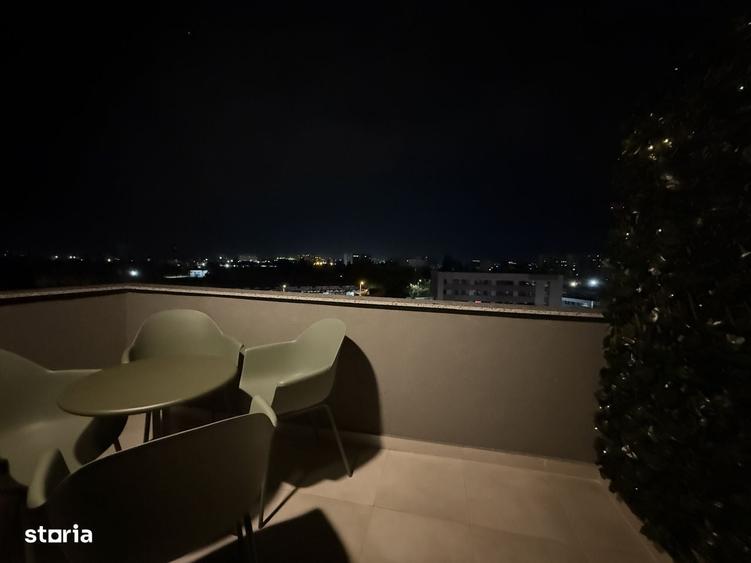 Apartament cu 7 camere decomandat în Păcii