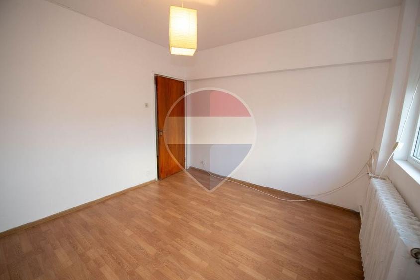 Apartament cu 3 camere decomandat în Drumul Taberei