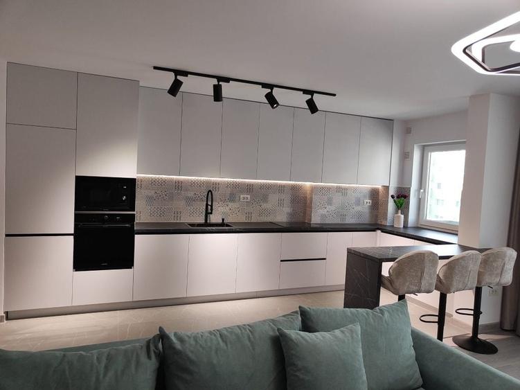 Apartament cu 3 camere decomandat în Exterior Vest