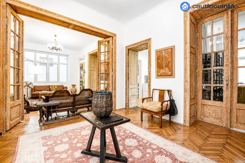Apartament cu 6 camere, mobilat în P-ța Victoriei