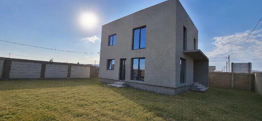 Casă cu 4 camere cu Teren 270 Mp în Periferie