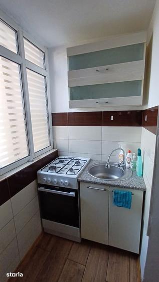 Apartament cu 2 camere semidecomandat în Craiovița Nouă