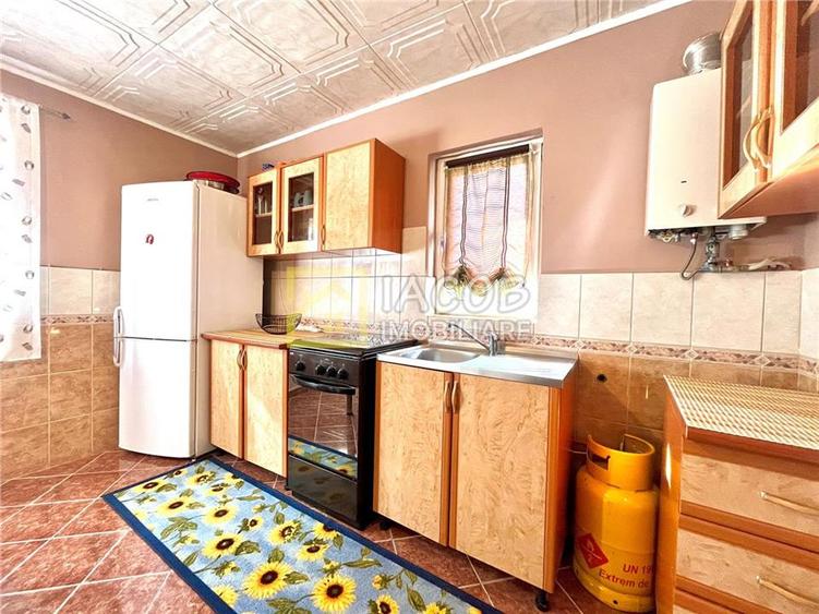 Casă individuală cu 3 camere cu Canalizare în Măgura