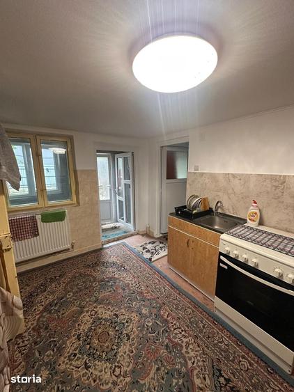 Casă cu 3 camere cu Teren 1300 Mp în Central