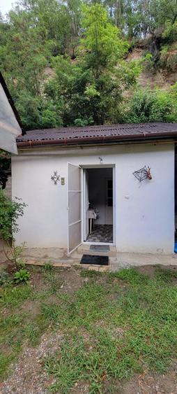 Casă cu 2 camere cu Teren 300 Mp în Central