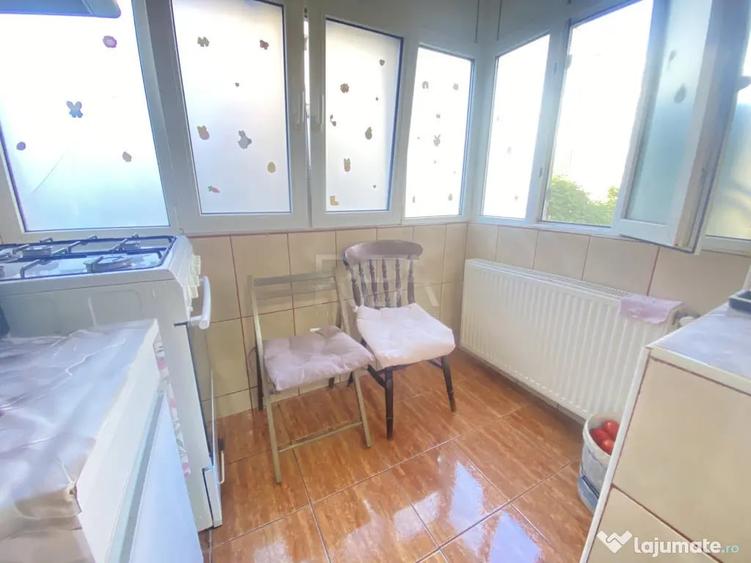 Apartament cu 3 camere decomandat în Mărgeanului