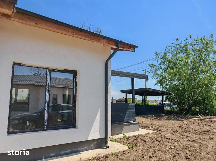 Casă cu 3 camere semidecomandat cu Teren 515 Mp în Domnești