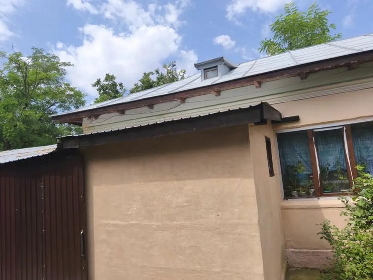 Casă cu 5 camere în Ologeni